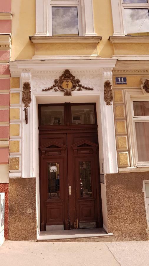 Apartment Smile Schoenbrunn Vienna